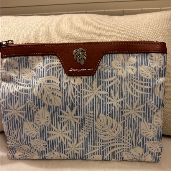 Tommy Bahama Blue and Cream Tropical Clutch - Picture 2 of 8
